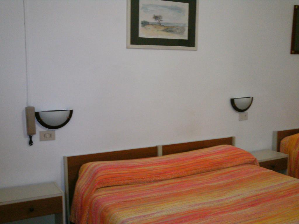 Albergo Cavour Self Check-In Livorno Pokoj fotografie